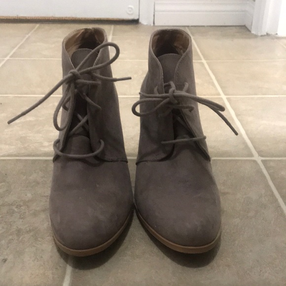 Size 8 lace up ankle booties - Picture 2 of 3